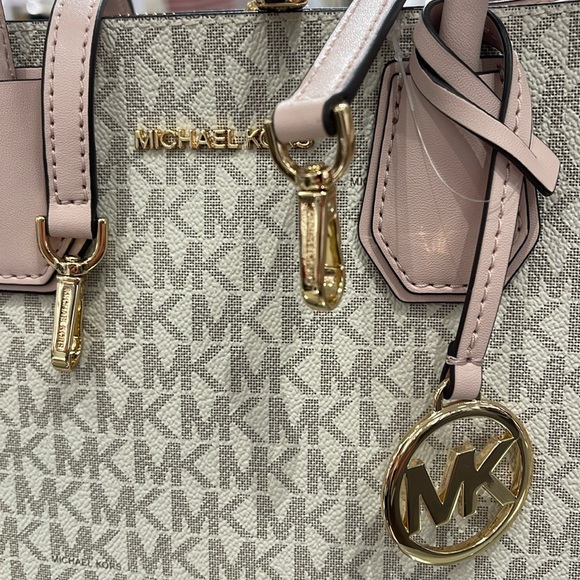 MICHAEL KORS
Mercer Medium Logo and Leather Accordion Crossbody Satchel Messengr - Picture 12 of 16